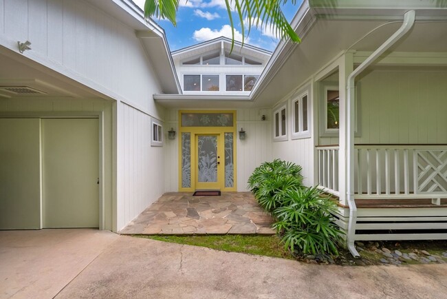 Building Photo - Nohie Lanikai: 4BR Beachside Retreat w/ Pr...