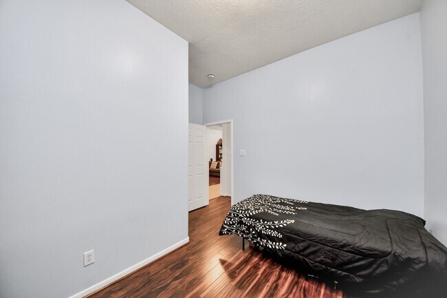 Building Photo - 4118 Ferro St