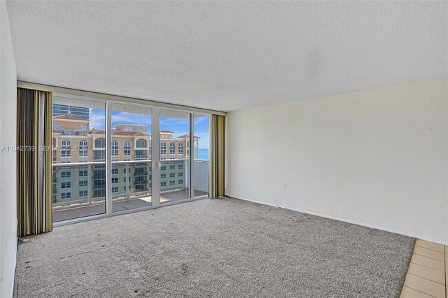 Building Photo - 3140 S Ocean Dr