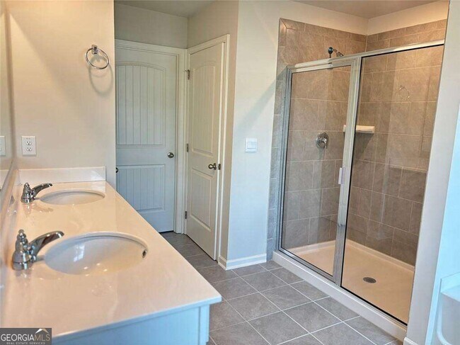Building Photo - 3240 Greyton Dr