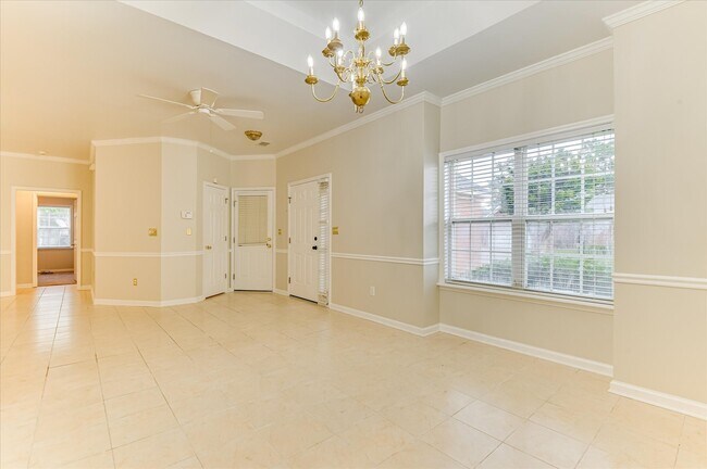 Building Photo - 2937 Hillcreek Dr