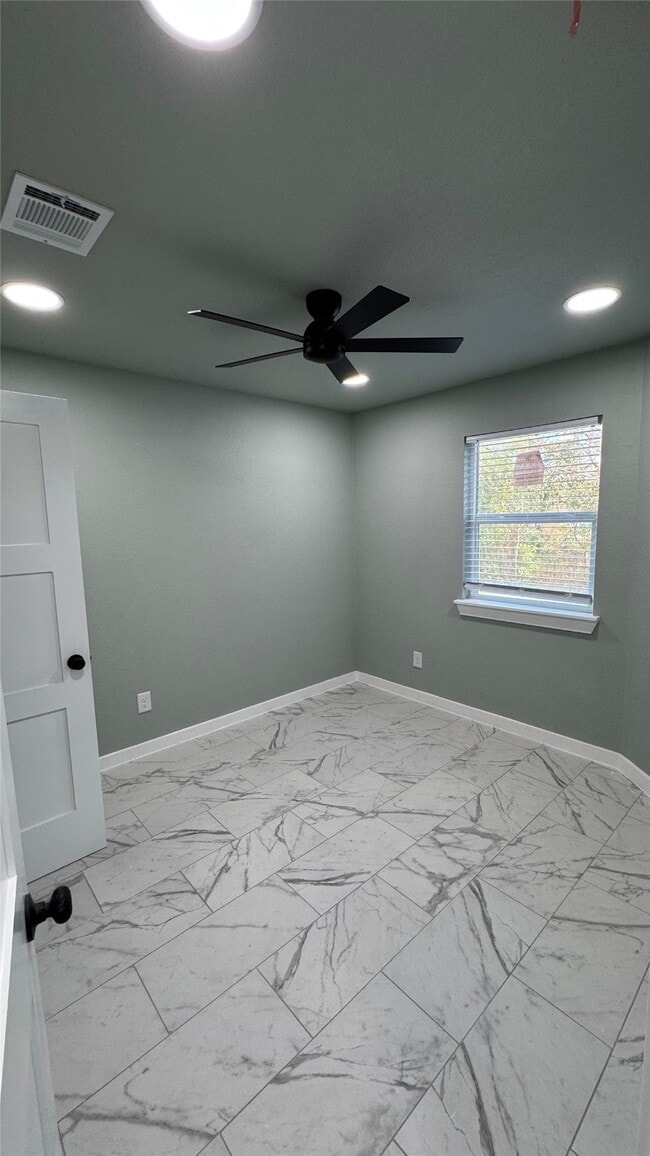 Building Photo - 169 S 10th St