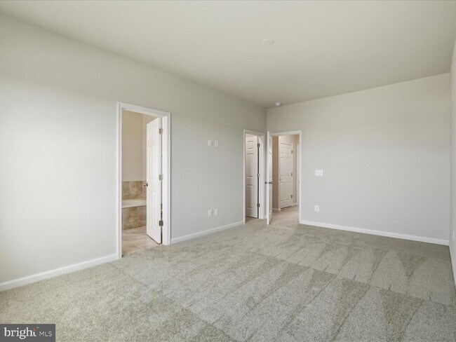 Building Photo - 124 SWANSONG Pl