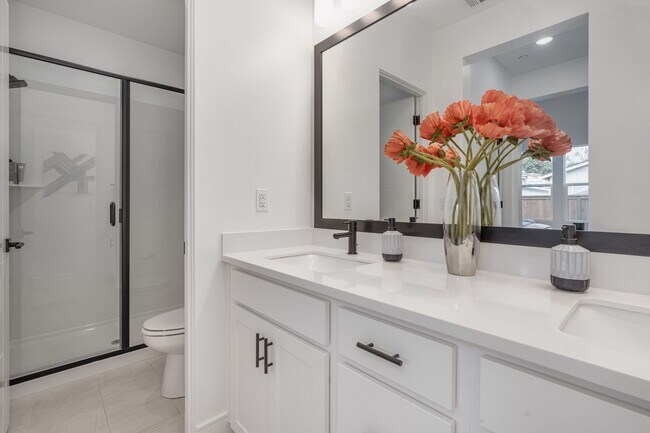Building Photo - Bright and Beautiful 3 bedroom 2 full bathroom Home! Attached two car tandem garage with large en...