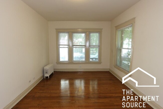 Building Photo - 4716 N Racine Ave