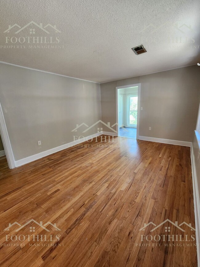 Building Photo - 1917 Inman Dr