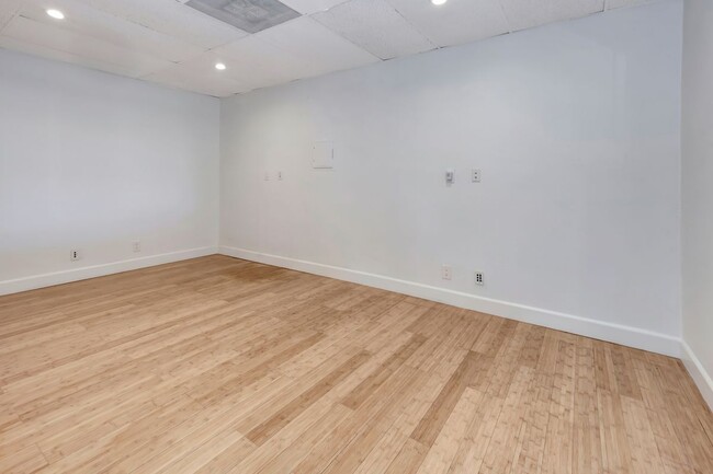 Building Photo - 14771 Plaza Dr