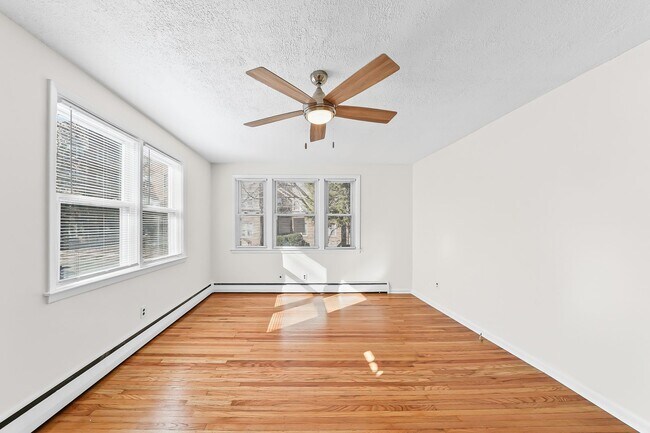 Building Photo - 709 Morgan Ave