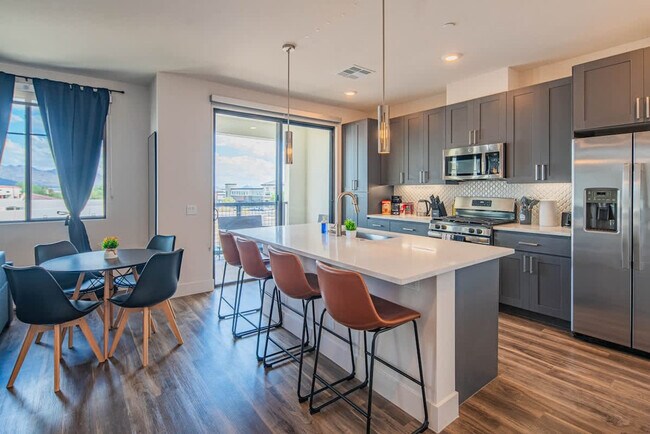 Building Photo - 15501 N Dial Blvd