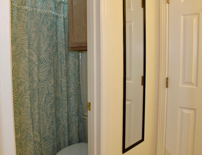 bathroom - 114 Atol E St