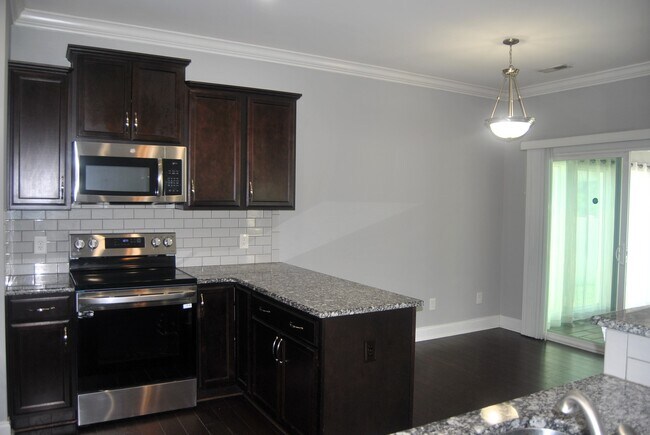 Building Photo - 5797 Highland Grove Dr