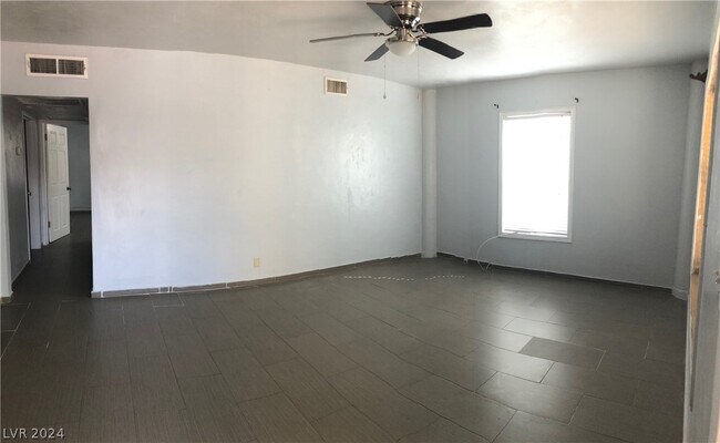 Building Photo - 2109 Poplar Ave