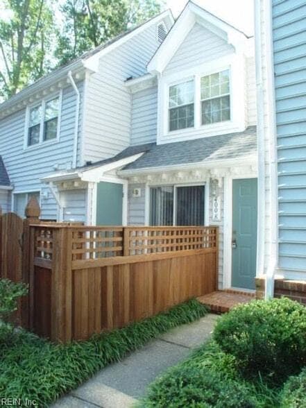 Building Photo - 400 Bracknell Arch