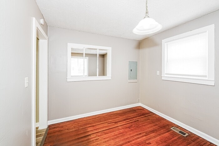 Building Photo - 1153 14th Pl SW