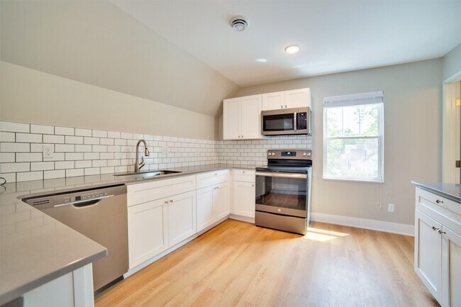 Building Photo - 3004 West St