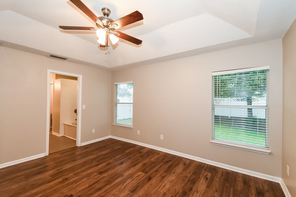 Building Photo - 3701 Woodbriar Dr