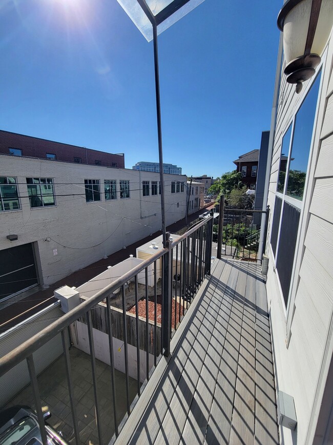 Building Photo - 127 Quincy Pl NE