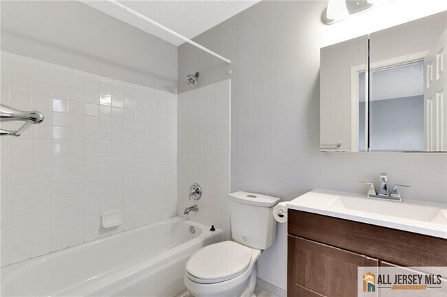 Building Photo - 140 S Barrow Pl