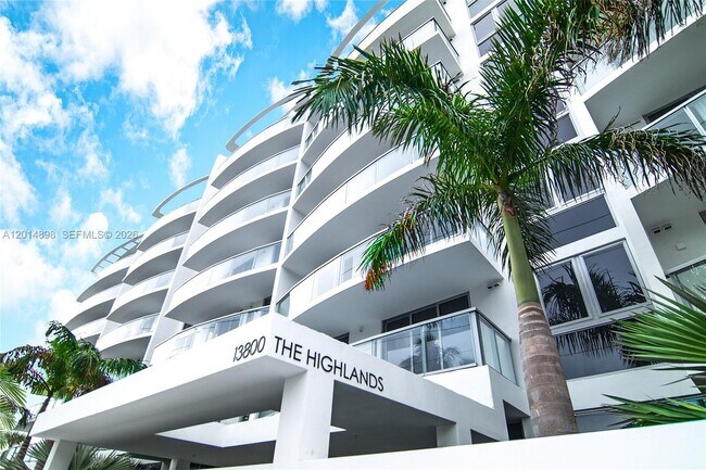 Building Photo - 13800 Highland Dr