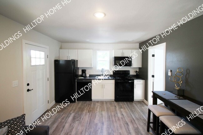 Building Photo - 9 Brookside Rd