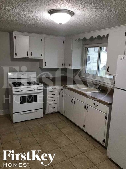 Building Photo - 5044 N Bellaire Ave