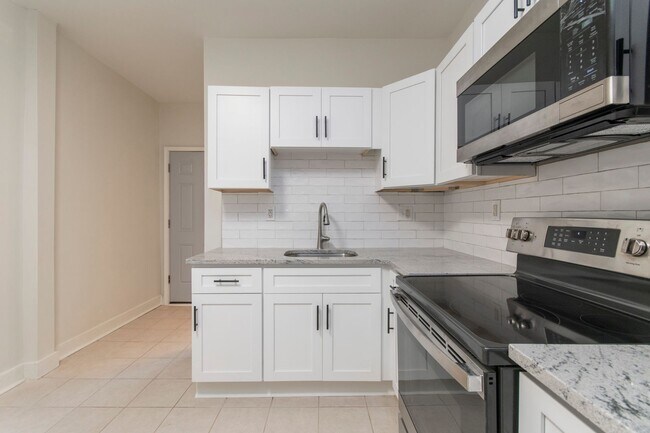 Building Photo - Beautiful 3-Bed/1.5 Bath Home Located in N...