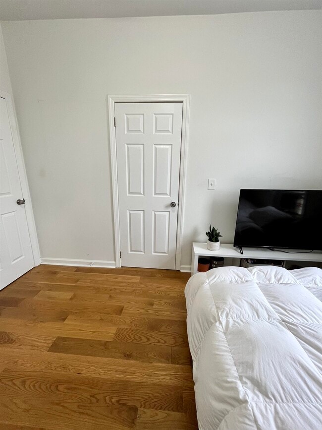 Building Photo - 414 41st St