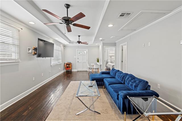 Building Photo - 906 Flood St