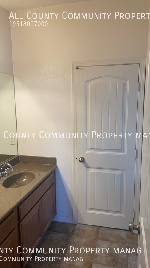 Building Photo - 40298 Hannah Way