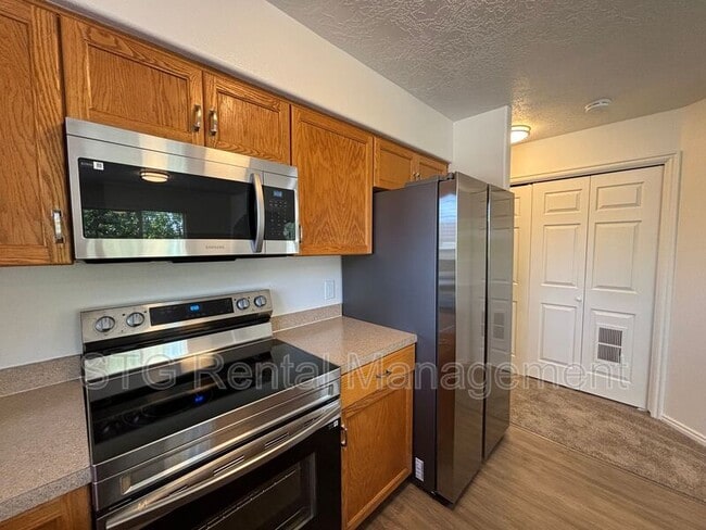 Building Photo - 425 E 1050 S