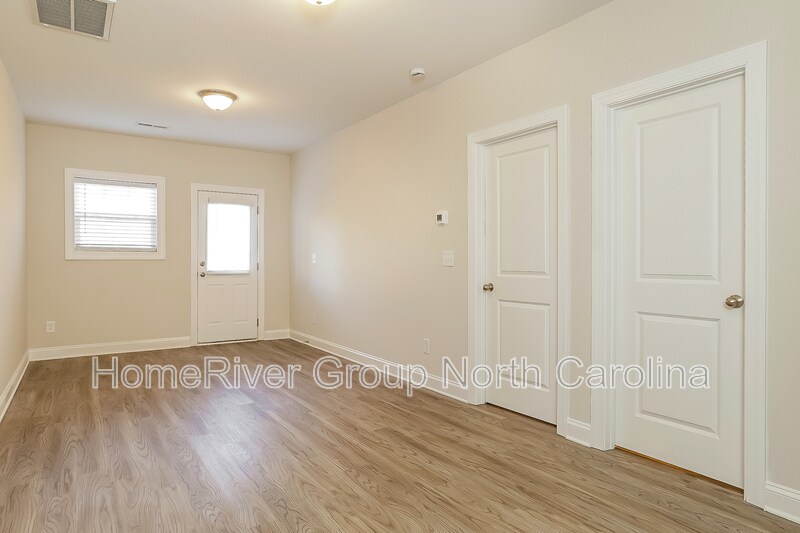 Building Photo - 310 Beaumont Cir