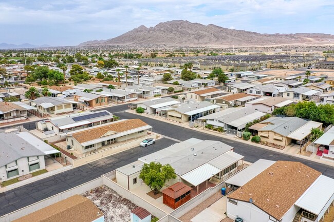 Building Photo - 55+ community 2 bed 2 bath