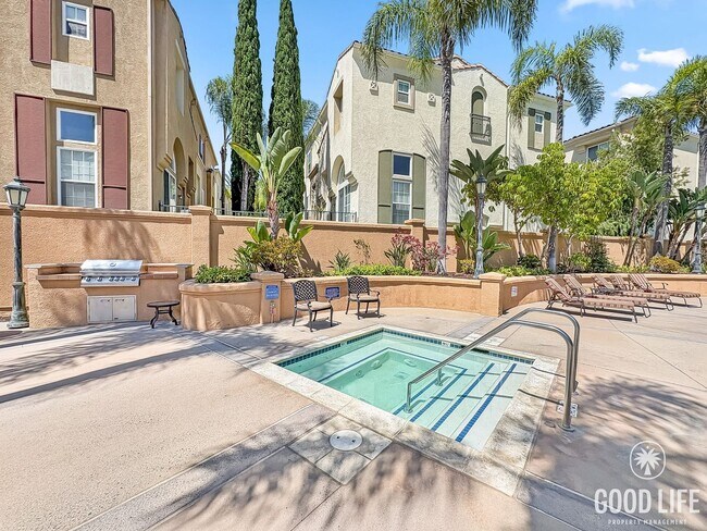 Building Photo - Charming 2-Bedroom Home with Resort-Style ...