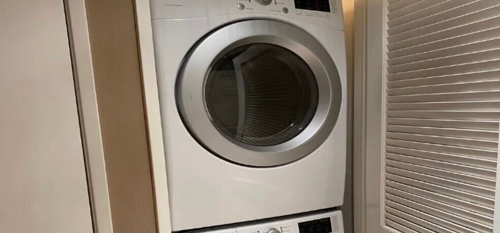 Building Photo - 26432 Arboretum Way