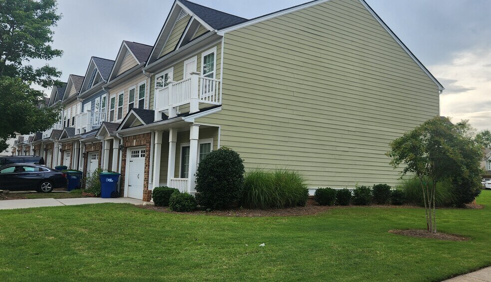 Building Photo - 7039 Chara Ln SW