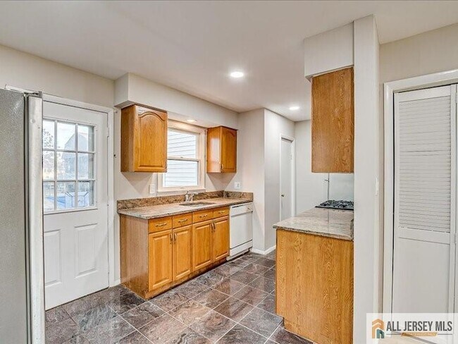 Building Photo - 11 Hyde Ave