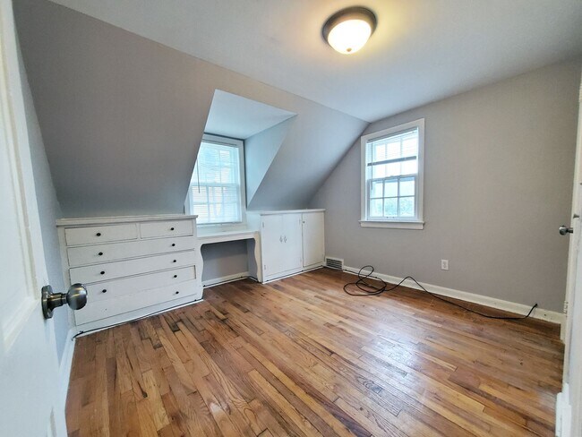 Building Photo - 3 bed - 1.5 Bath Cape Cod for Rent