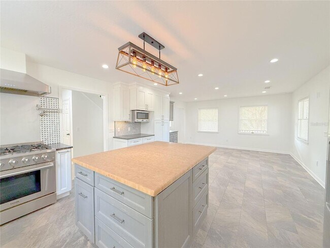Building Photo - 2827 Sanctuary Ln