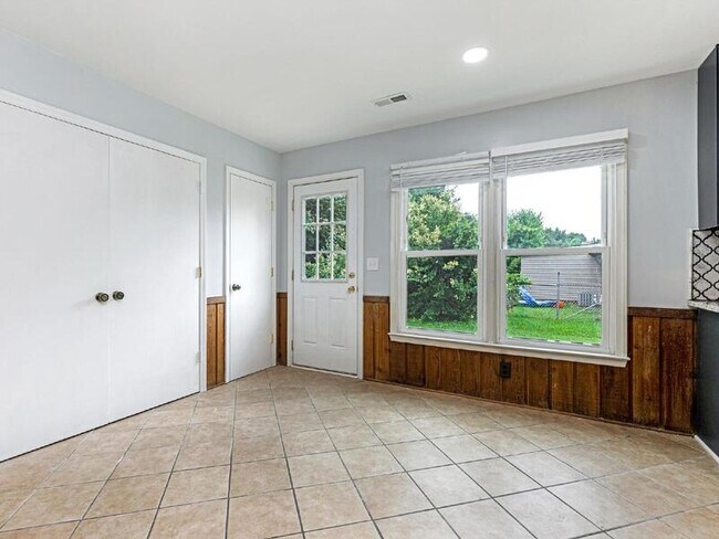 Building Photo - 7609 King Richard Ct