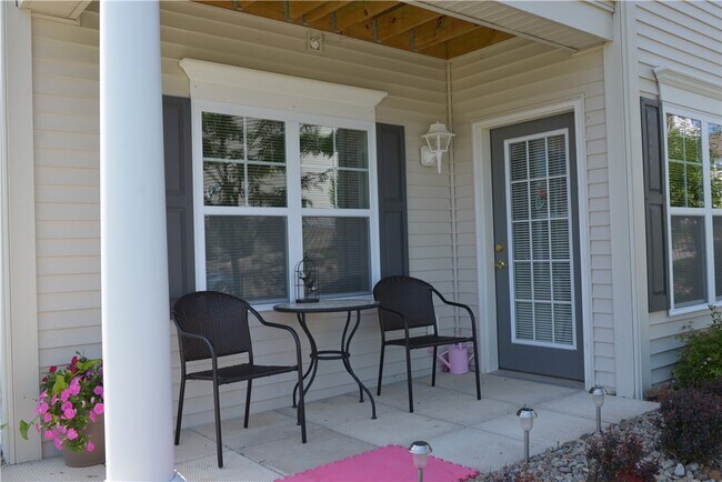 Building Photo - 906 Farmstead Ct