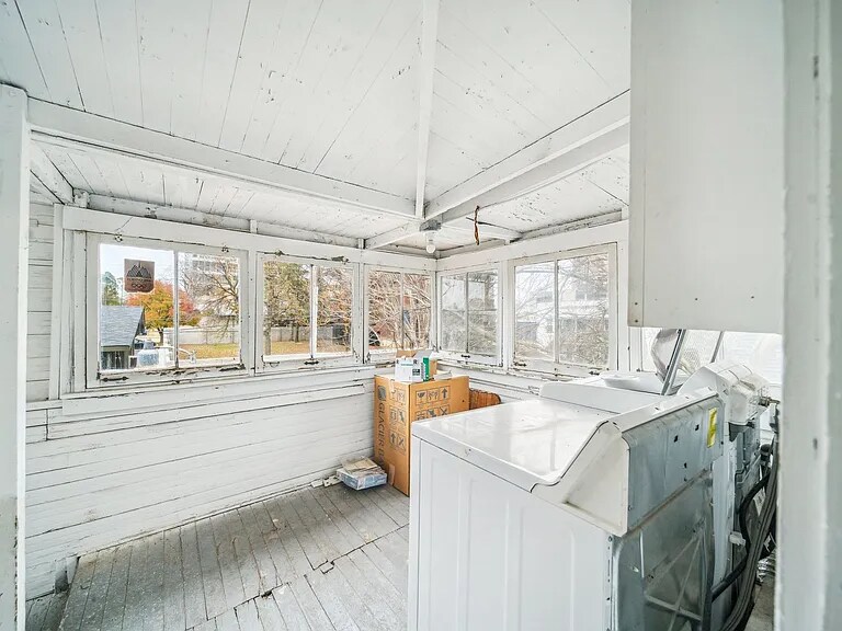 Building Photo - 1317 S Carson Ave