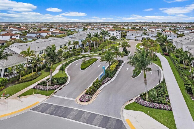 Building Photo - 16330 Oakview Dr