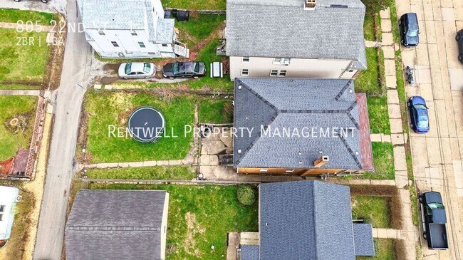 Building Photo - 805 22nd St