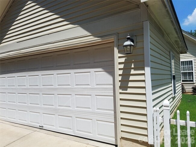 Building Photo - 11355 Deer Ridge Ln