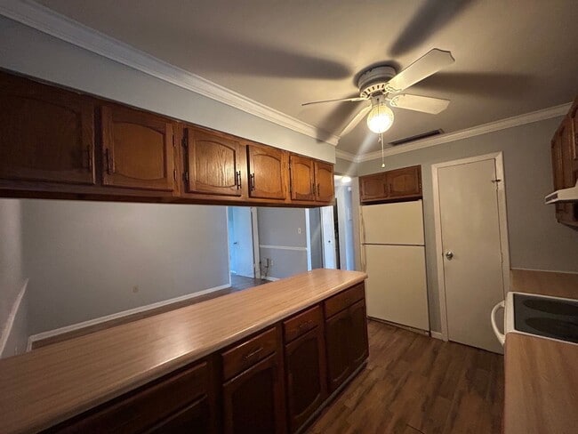 Building Photo - Super Cute 2 Bed/1 Bath in Quiet Community!