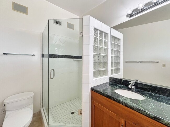 Building Photo - Gorgeous 3BD/2BA House in Pacific Beach W/...