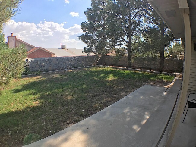 Building Photo - East El Paso 3 bed Refrig A/C