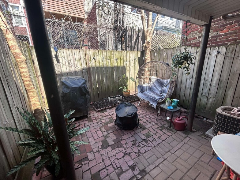 Building Photo - 2925 Harper St