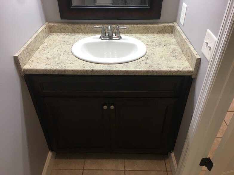 Half Bath - 4038 College Ter
