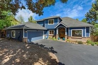 Building Photo - Beautiful bright home with large yard, fin...